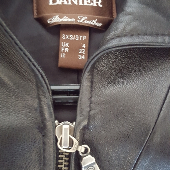 Danier leather jacket - Picture 6 of 9